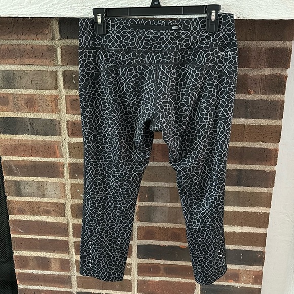 Nike Dri Fit Running Capri, Size Medium, Black - Picture 6 of 7